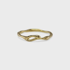 Dainty Organic Flow Gold Ring