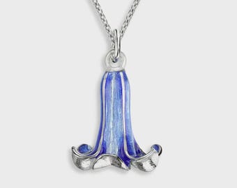 Collana con fiori di campanula