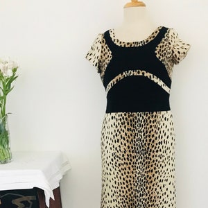 Robe mod rétro B 34 des années 70, robe preppy / robe rétro audacieuse à imprimé animal, robe à imprimé léopard, robe jungle, robe Wiggle