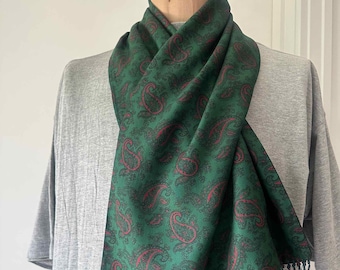 Bufanda vintage de cachemira con flecos de doble capa de tela.