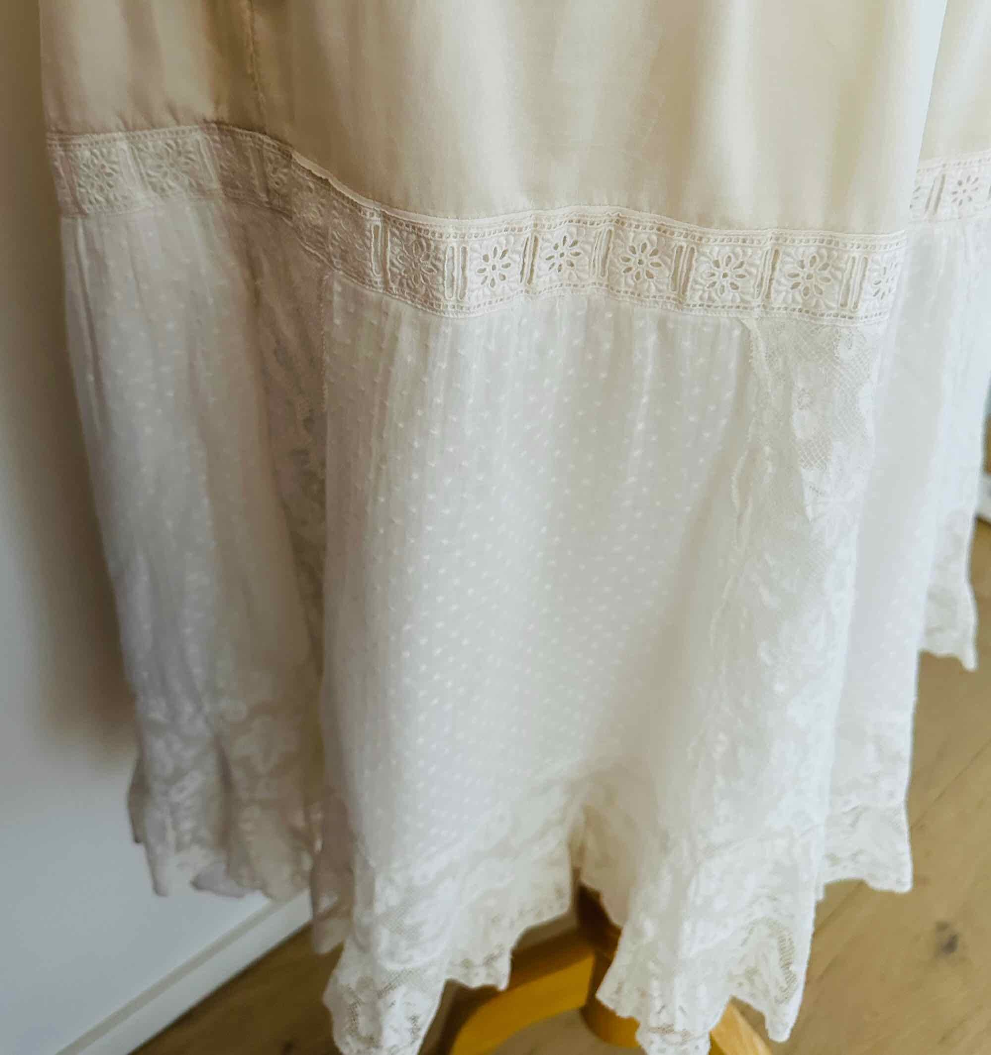 Lace Maxi Skirt - Cream (Curvy)