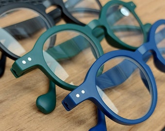 New collection 2020! Reading glasses, matte black, green or blue frame. +1.00 +1.50 +2.00 +2.50 +3.00 +3.50