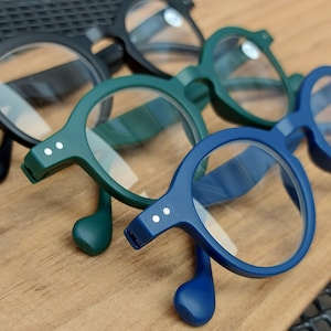 New collection 2020! Reading glasses, matte black, green or blue frame. +1.00 +1.50 +2.00 +2.50 +3.00 +3.50