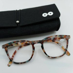 Reading Glasses | Brown havana rectangular reading glasses, suitable for men and women. Equipped with flex springs. +1.00 +1.50 +2.00 +2.50 +3.00