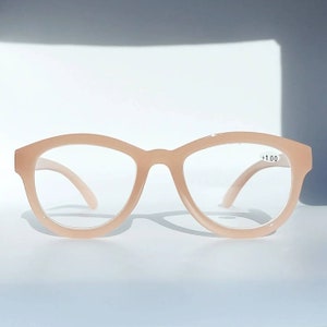 New! Soft pink reading glasses from the Dutch brand Croon