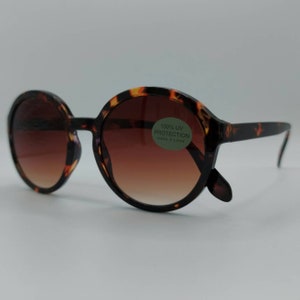 Nieuwe ronde bruine zonnebril voorzien van mooi overlopende glazen. Van het Deense merk, Have A Look, ook beschikbaar in aubergine rood afbeelding 6