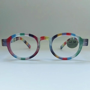Nieuw! Ronde leesbril, gestreept, zuurstok, vrolijk gekleurd, reading glasses, eyewear, fashion, style, gafas de lectura, rood, geel, blauw