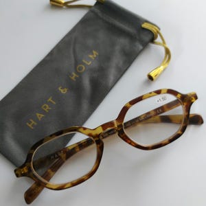 Nieuw! Leesbril van het Deense merk Hart & Holm. Millisimo Brown Turtle Reading Glasses. Bril met smalle glazen, Læsebrille