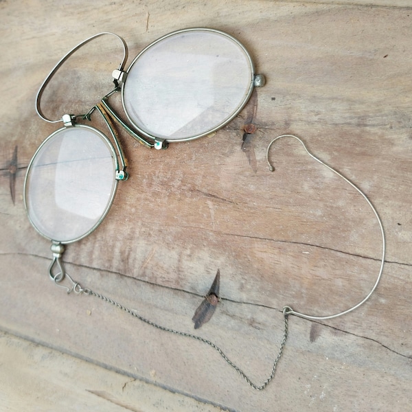 Antique pince-nez glasses with chain -4.50 anteojos quevedos antiguos, antique Zwicker Brille, vintage and antique gold eyeglasses, glasses