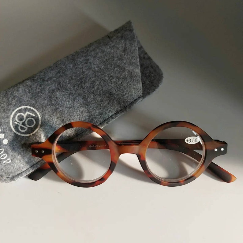 New Super handy, round narrow reading glasses. Available in light and dark brown. 1 1.50 2 2.50 3 3.50. Great good design, modern image 2