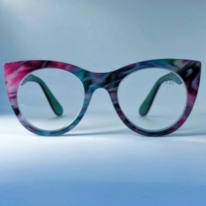 New collection 2022! Oversized cat eye reading glasses, purple/green. A pair of trendy butterfly readers.