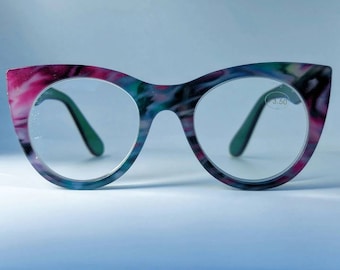 New collection 2022! Oversized cat eye reading glasses, purple/green. A pair of trendy butterfly readers.
