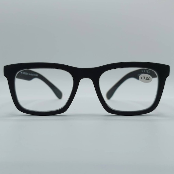 新しい老眼鏡、マットブラックとブラウン(木目調)。長方形の 新しい老眼鏡、マットブラックとブラウン(木目調)。長方形の