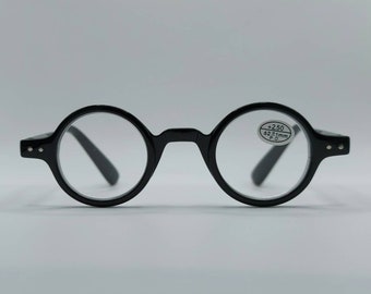 New! Super handy, round narrow reading glasses. Available in light- and dark brown. +1 +1.50 +2 +2.50 +3 +3.50. Great good design, modern