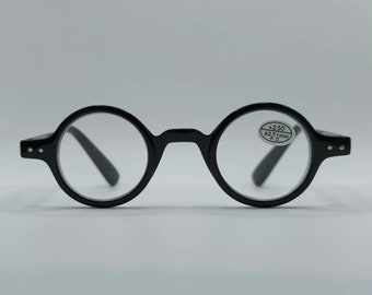 Nouveau! Lunettes de lecture rondes et étroites super pratiques. Disponible en marron clair et foncé. +1 +1,50 +2 +2,50 +3 +3,50. Très bon design, moderne