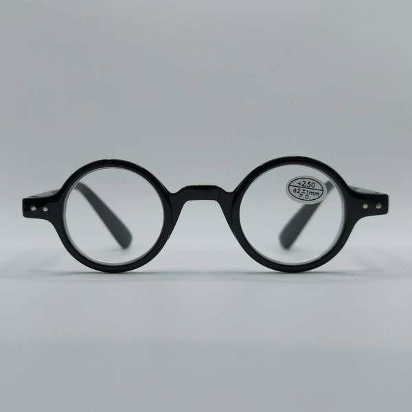 New! Super handy, round narrow reading glasses. Available in light- and dark brown. +1 +1.50 +2 +2.50 +3 +3.50. Great good design, modern