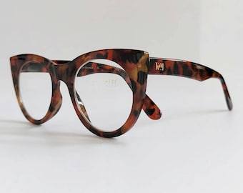 New collection 2022! Oversized cat eye reading glasses, tortoise brown. A pair of trendy butterfly readers. Brown leopard reading glasses, gafas