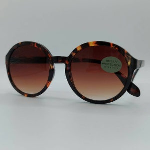 Nieuwe ronde bruine zonnebril voorzien van mooi overlopende glazen. Van het Deense merk, Have A Look, ook beschikbaar in aubergine rood afbeelding 4
