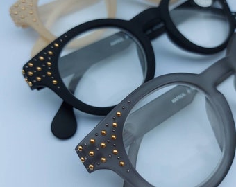 New reading glasses | Black rubber glasses, vintage shape, subtle studs, stylish, bold, round shaped glasses, original, fashionable design