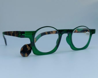 New reading glasses, green, round and square in 1. +1.00 +1.50 +2.00 +2.50 +3.00 +3.50. Size 41-17. Cool, fresh, fashionable design