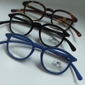 New round reading glasses, matte brown, black and blue. +1.00 +1.50 +2.00 +2.50 +3.00 and +3.50. Nice great quality, incl. glasses case.