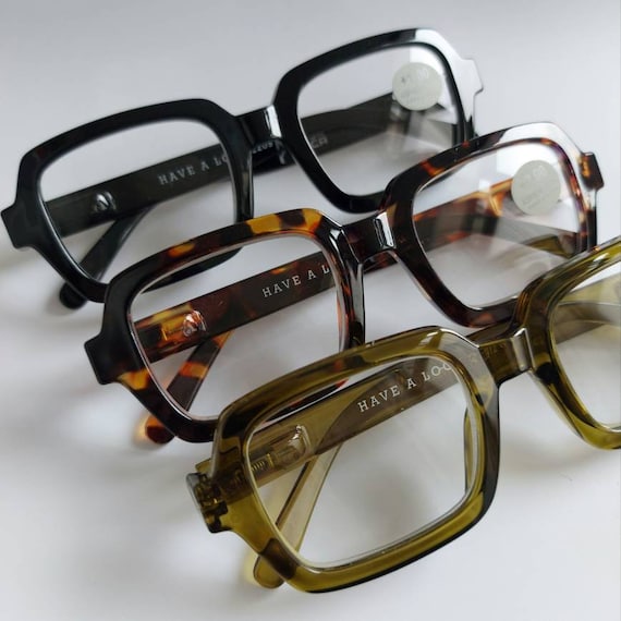 丈夫な長方形の黒の老眼鏡が新登場！新コレクション！スタイリッシュな