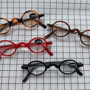 New! Round narrow reading glasses from the Dutch brand Ofar. Popular model, glasses with narrow round lenses. Small reading glasses, gafas