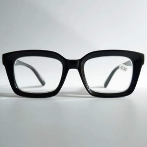 Gloednieuwe collectie! Zwarte leesbril, rechthoekig frame. Modieus, cadeautip! +1.00 +1.50 +2.00 +2.50 +3.00 +3.50