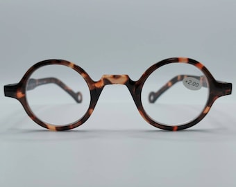 Reading Glasses - Nieuwe ronde, bruin havana leesbril. +1 +1.5 +2 +2.5 +3 +3.5 Maat 40-22. Modieuze bril. Zowel voor dames als heren.