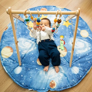 Ginásio para bebês, academia para bebês de madeira, academia para bebês do pequeno príncipe, celular Montessori, presente para recém-nascidos