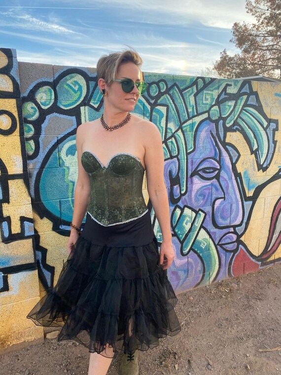 Union made fredericks of Hollywood corset 34b