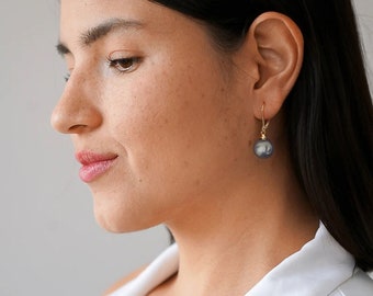 Gray Pearl Earrings for Women 18K Gold Plated Pearl Drop Earrings Leverback Dangle Earrings Jewelry，SS-ER493