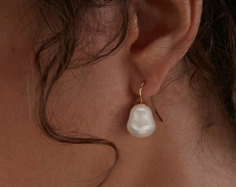 Dainty 18K Gold Pearl Drop Dangle Earrings for Women, Trendy Cute White Simulated Pearl Earrings, Statement Boho Simple Earring.SS-ER441