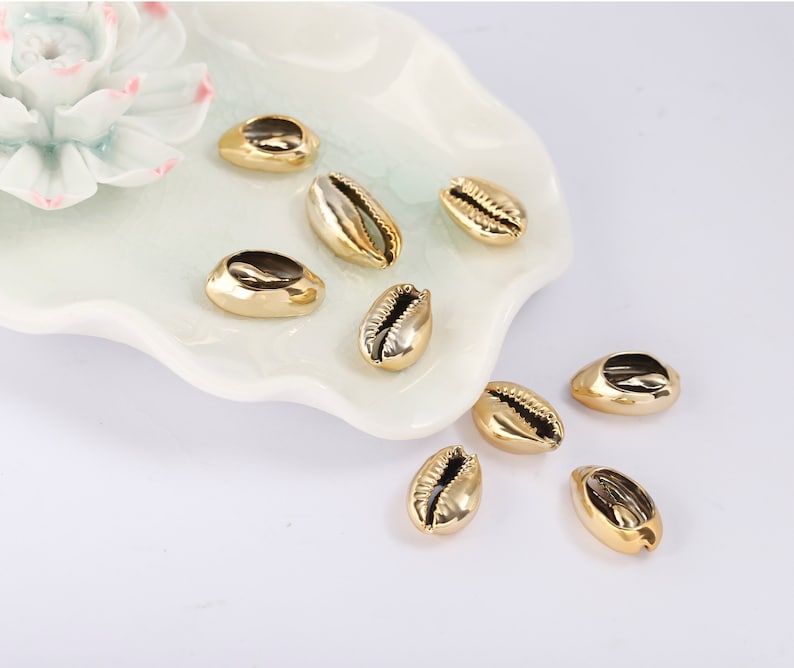 50Pcs Of Cowrie Gold-plated Shell Pieces, Cowrie Shell Pendant, Shell Pendants With Slits, Used to Make Bracelets, Necklaces.SS-JA1432-YS image 6