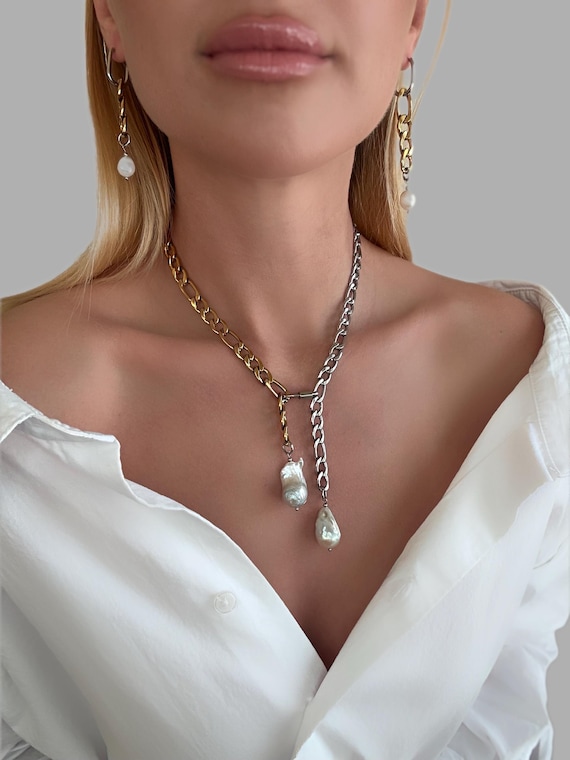 Trendy gold necklace ,fashion baroque Necklace, trendy Pearl jewelry ,stylish pearl jewellery, gold baroque pearl, gold and silver jewelry