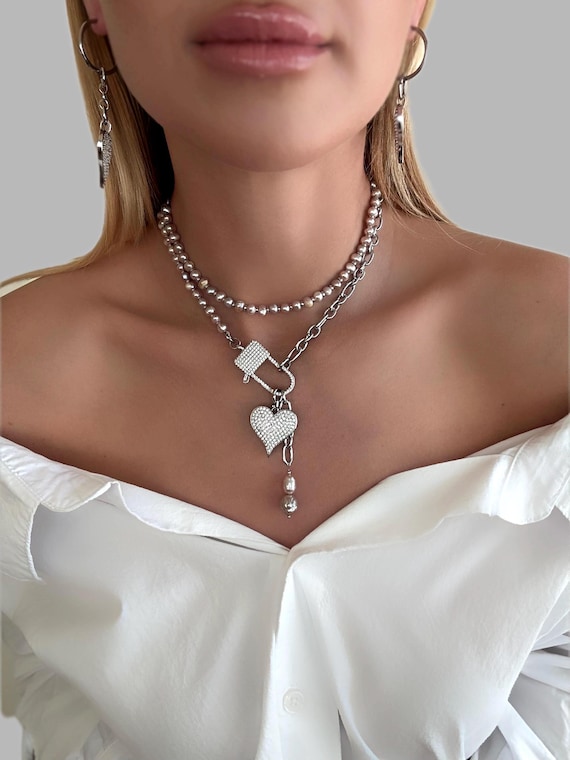 Alt pearl choker, trendy 2024 necklace, fashion choker, stylish pearl jewellery, fashion pearl necklace, trendy jewellery 2024, heart charm