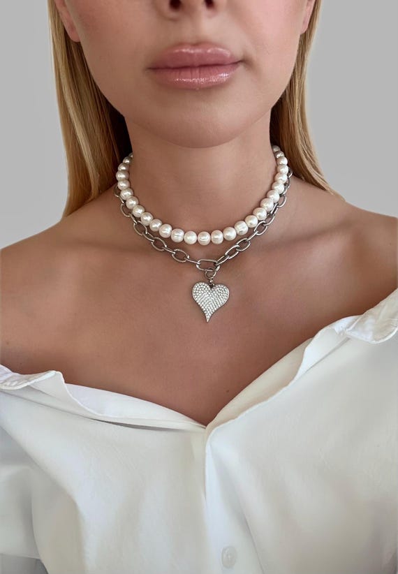 Trendy Pearl jewelry , modern Pearl Necklace, versatile jewellery, heart pendant necklace , stylish pearl necklace, pearl choker 2025