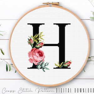 Letra floral H, padrão de alfabeto em ponto cruz, monograma com flor, amostrador de ponto cruz contado, bordado inicial, download digital PDF