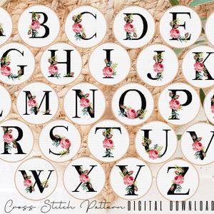 Conjunto de 26 letras florais, alfabeto completo em cruz, padrão moderno de ponto cruz, inicial floral, arte de bastidor com monograma, decoração de berçário faça você mesmo, PDF digital