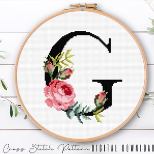 Letra floral G, padrão de alfabeto em ponto cruz, monograma com flor, amostrador de ponto cruz contado, bordado inicial, download digital PDF