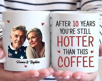 Après des années, vous êtes toujours plus chaud que ce café - Tasse photo personnalisée pour couple - Cadeau d’anniversaire pour mari femme