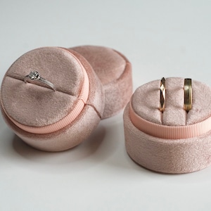 Round Dusty Rose Velvet Ring Box