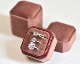 Caja para anillos de terciopelo Old Rose: caja de compromiso cuadrada octogonal de 3 ranuras
