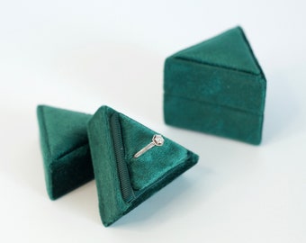 Dark Emerald Triangle Velvet Ring Box