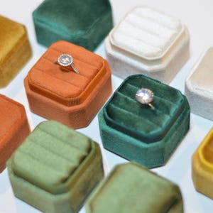17 kleuren: drievoudige vierkante achthoekige fluwelen ringdoos, verlovingsringdoos met 3 sleuven