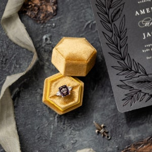 Boîte à bagues en velours jaune moutarde, boîte à alliances, boîte à bagues pour proposition, cadeau de mariée, boîte en velours, boîte à bagues hexagonale, boîte à monogramme