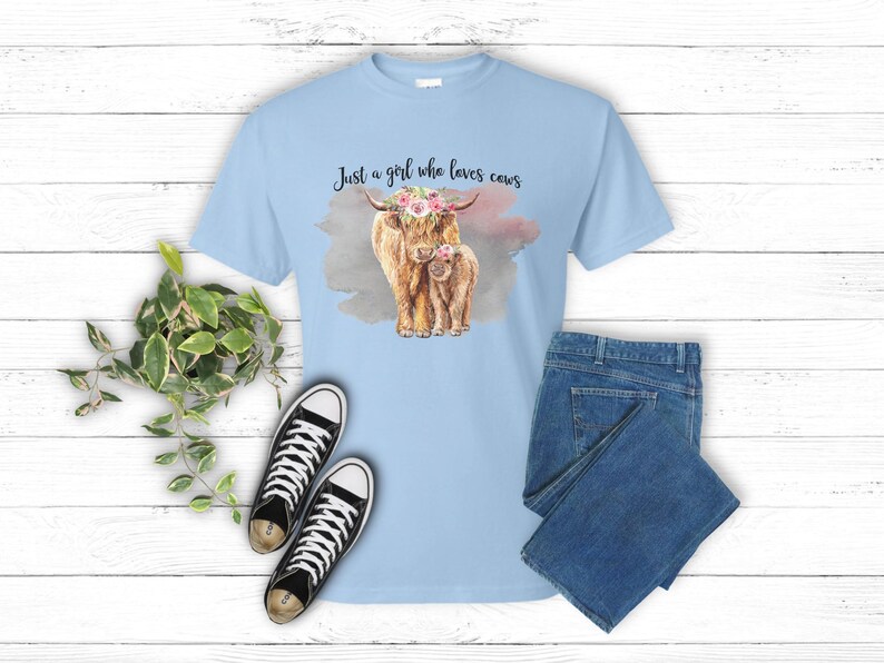 Highland Cow T-Shirt, Just a Girl Who Loves Cows V-Neck or Crew for Women bild 9