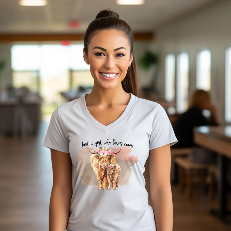 Highland Cow T-Shirt, Just a Girl Who Loves Cows V-Neck or Crew for Women bild 8