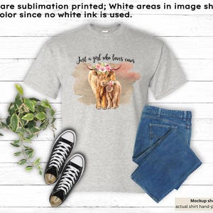 Highland Cow T-Shirt, Just a Girl Who Loves Cows V-Neck or Crew for Women bild 4