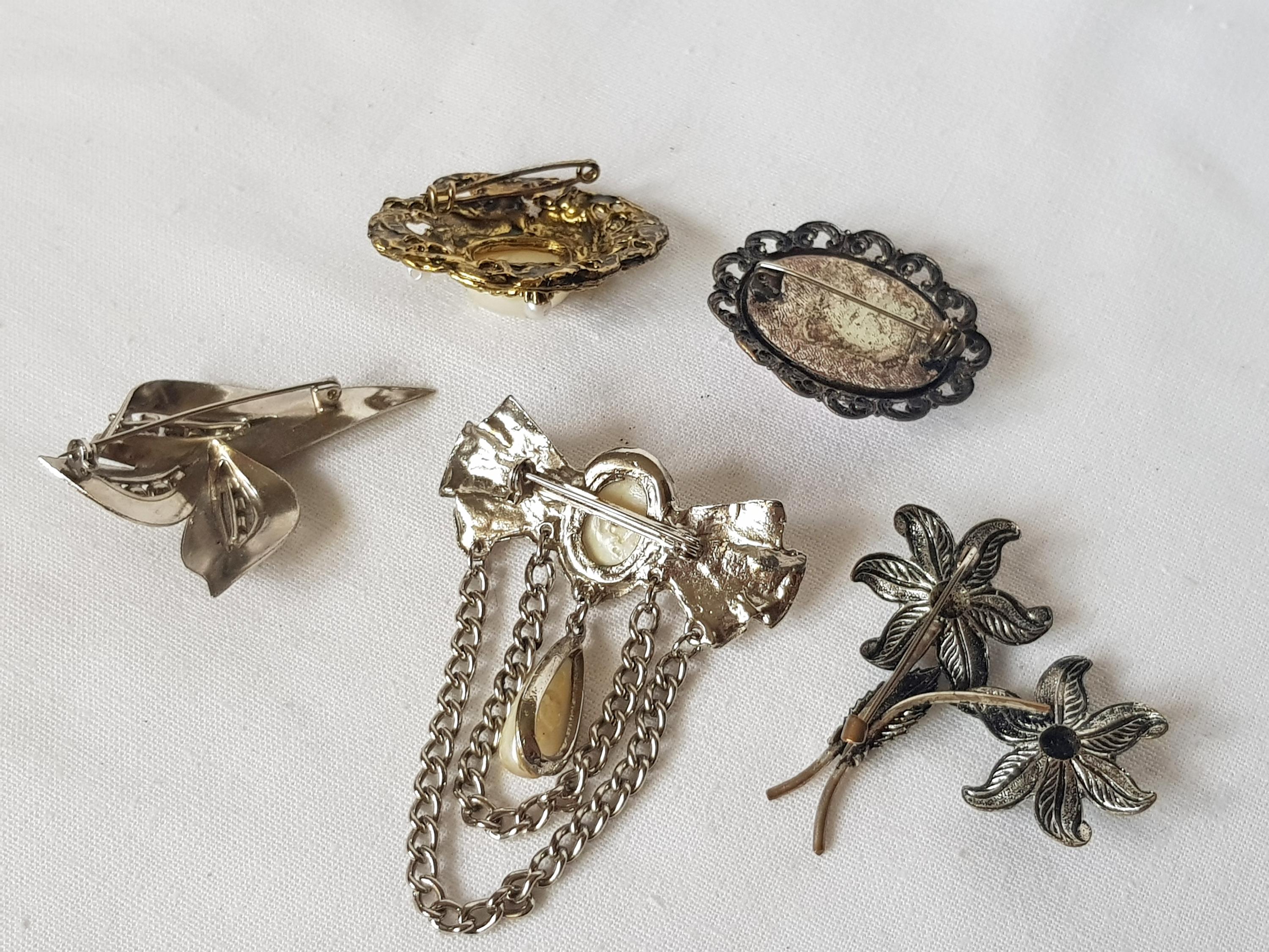 ヴィンテージブローチ５点 Vintage Brooches, Set of 5. Antique Round Brooch. Cute